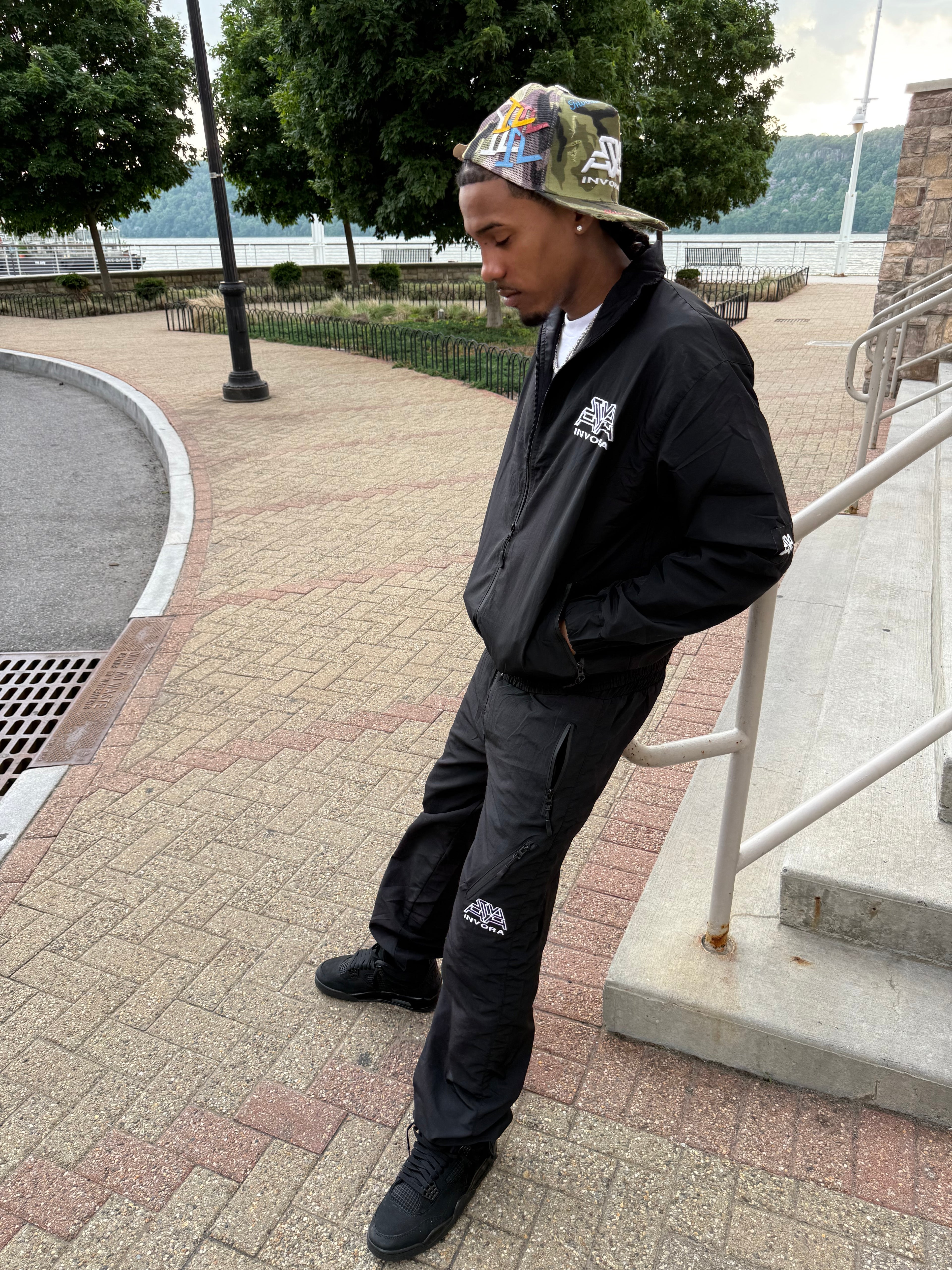 INVORA ESSENTIAL TRACK SUIT (Black)