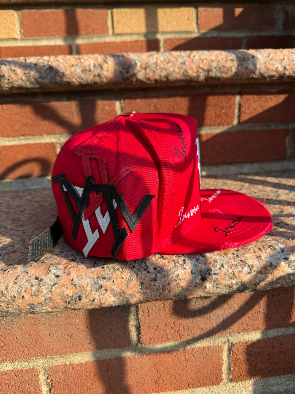 INVORA RED “IVA” DISTRESSED HAT